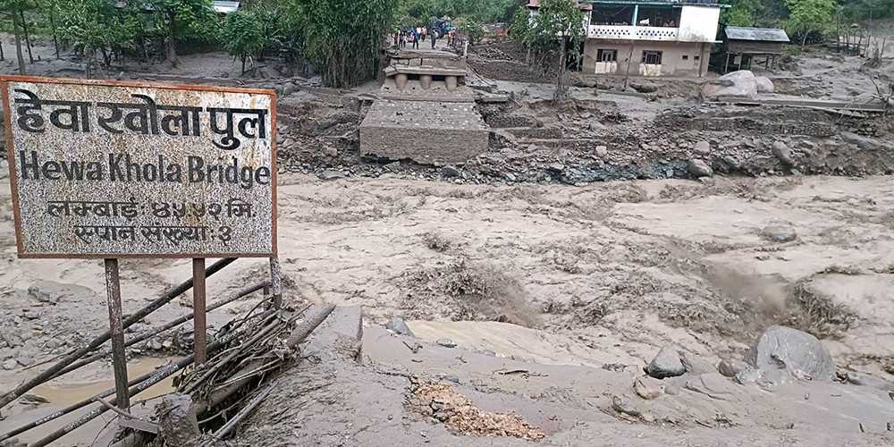 सङ्खुवासभाको हेवाखोलाको बाढी सात घर बगायो : १७ मजदुर सम्पर्कविहीन